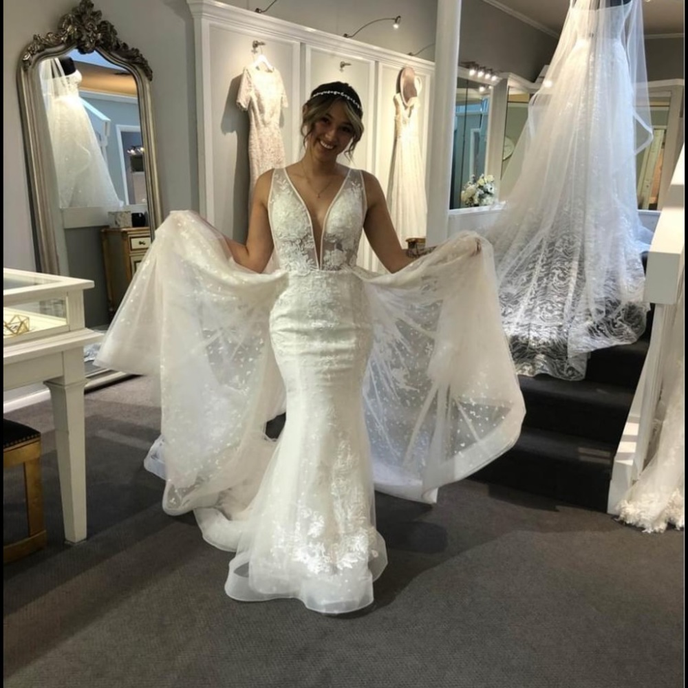 Mia Solano wedding gown brand new never work size 4 generic